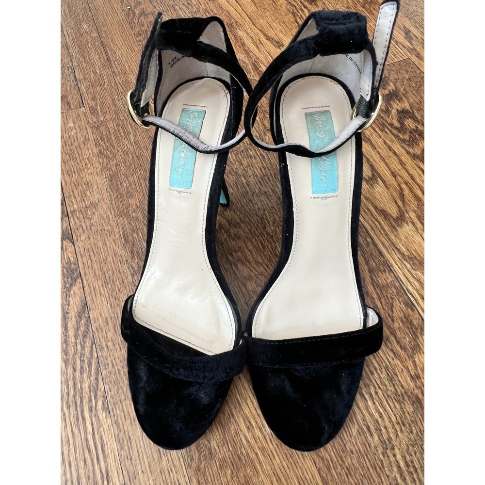 Betsey Johnson Nolte Black Velvet Ankle Strap Heeled Sandals Blue Bottom Sz 7.5